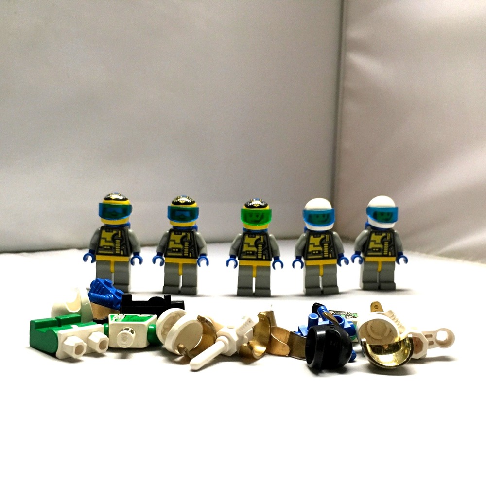 Space LEGO Unitron 5x Minifigures Various Accessories Vintage - Picture 1 of 13